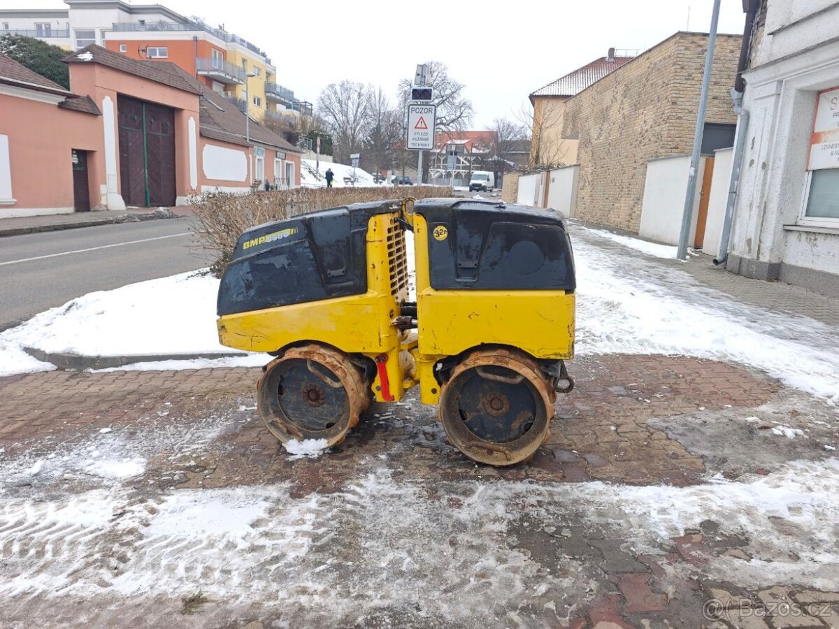Válec ježkový Bomag BMP 8500 Kompaktor - dálkové ovládání