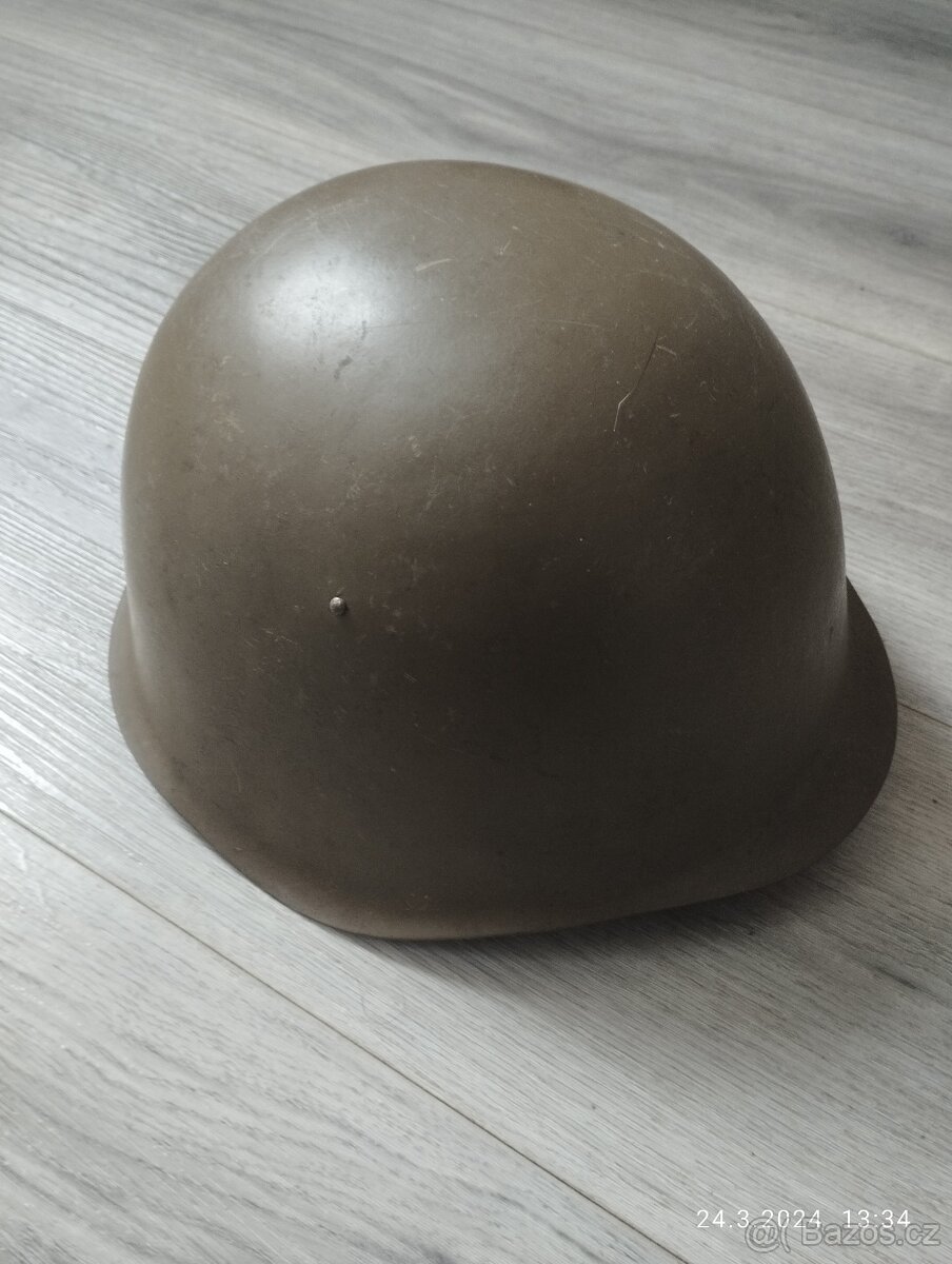 Vojenská přilba-helma ČSSR.