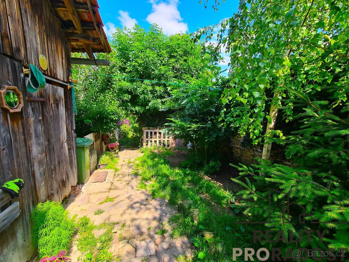 Prodej rodinný dům 2+1 s garáží, dvorem a zahradou v Moravsk