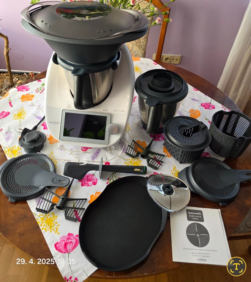 Prodám Thermomix TM6 - Kompletní výbava + druhá nádoba