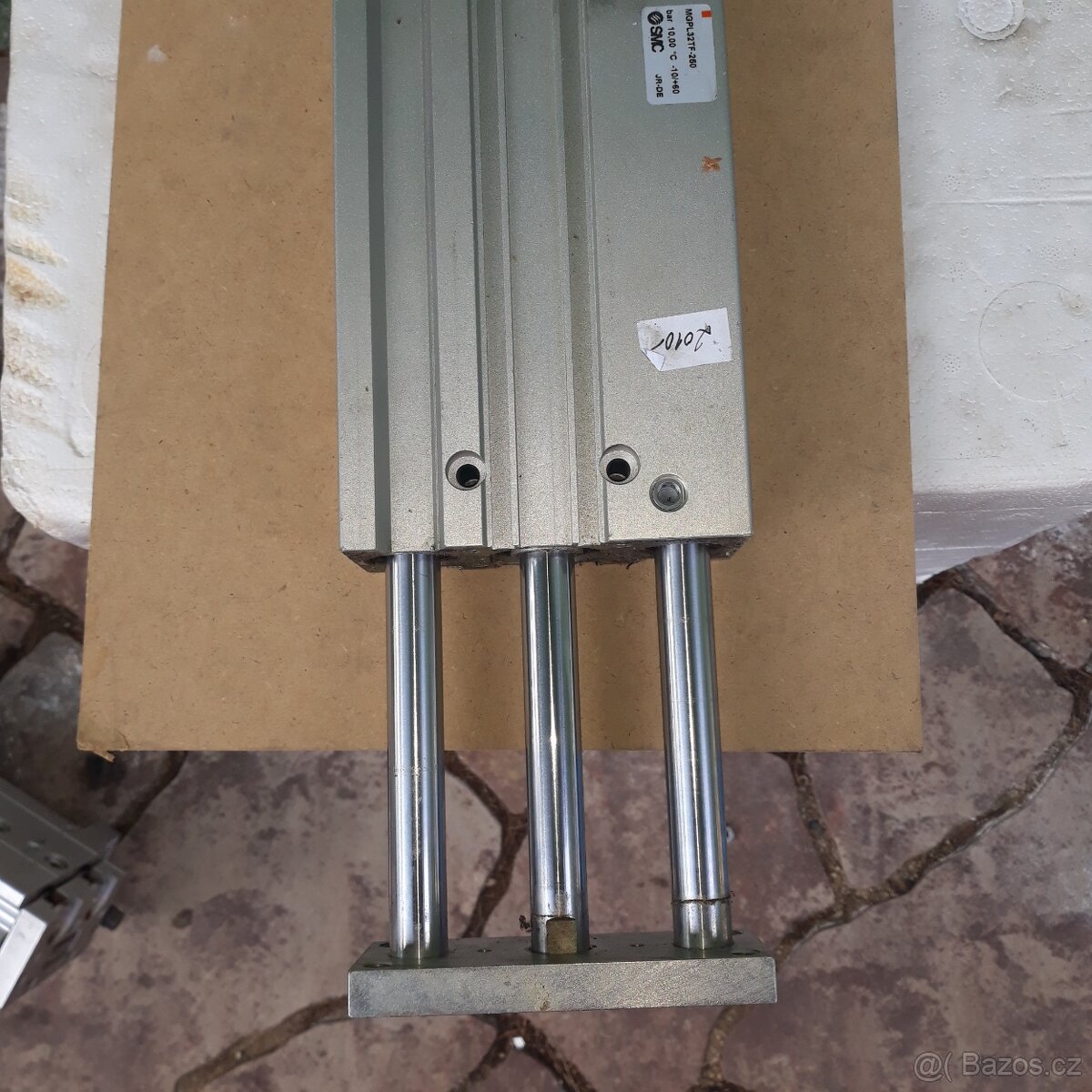 Pneumatický válec SMC typ MGPL32TF-250 s vedením