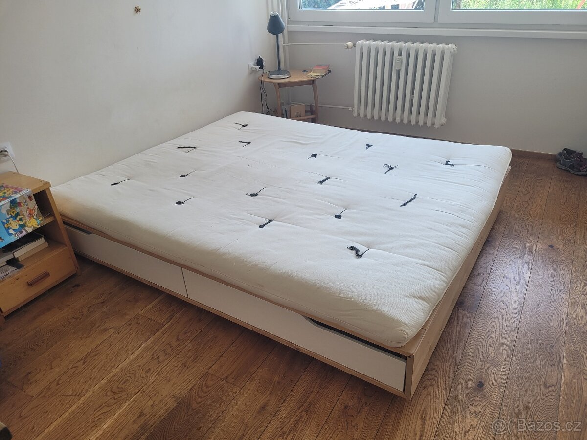 Daruji za odvoz manželskou postel s šuplaty