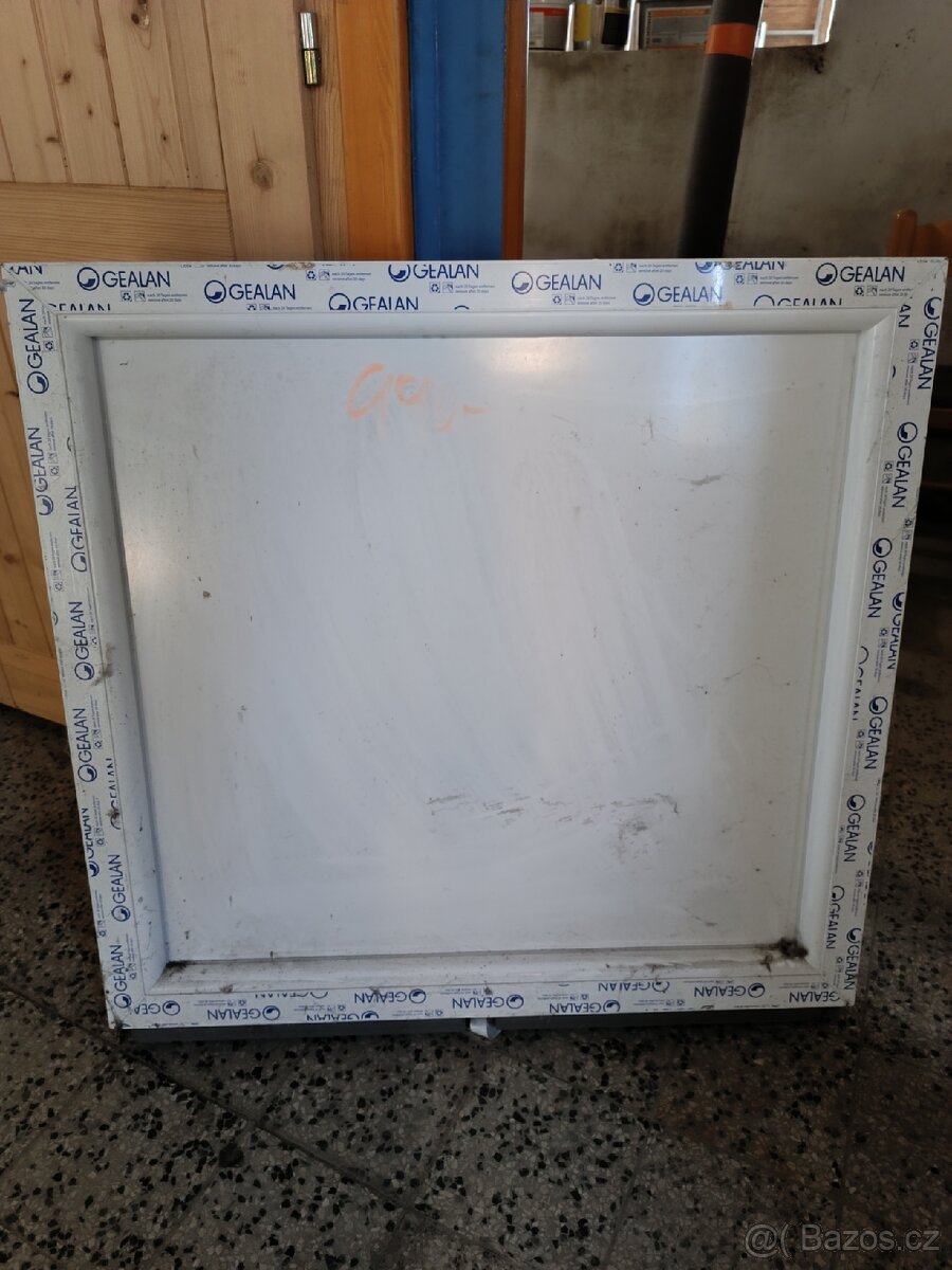 Plastové plné fixní okno 900x850MM, bílá barva
