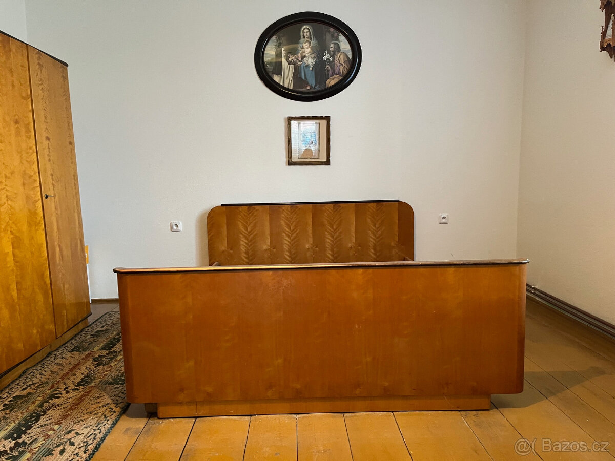 dýhovaná zachovalá ložnice