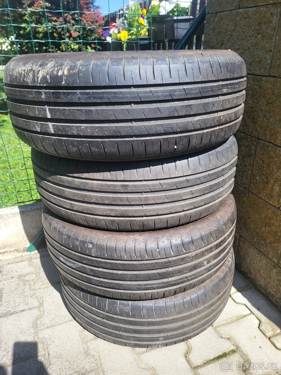 215/55 R17 Goodyear zánovní letní pneu DOT0422