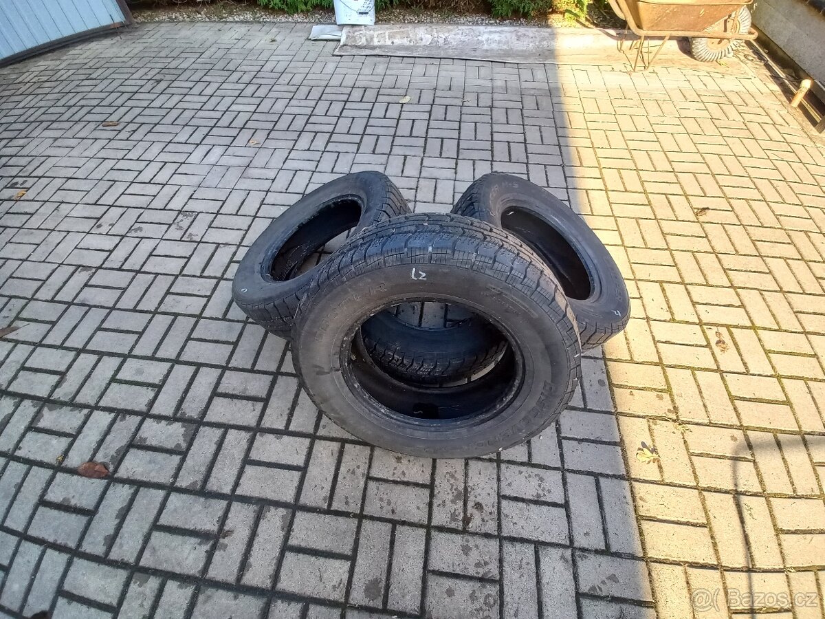 215/70 R16 Zimní pneumatiky