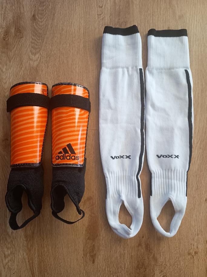 Dětské fotbalové chrániče zn.Adidas + stulpny Voxx - nové
