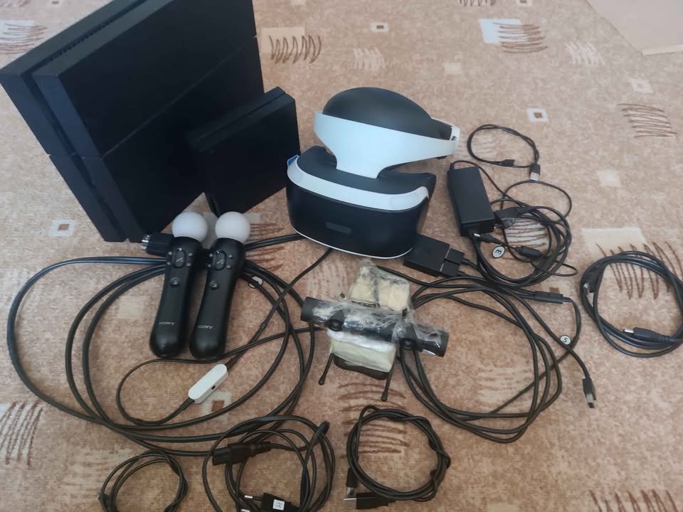 PlayStation 4 + PS VR set + hry