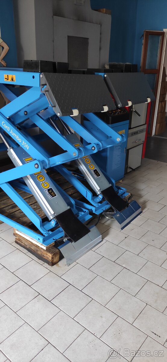 Nůžkový zvedák na podlahu,nebo do podlahy ,nosnost 3.500 kg