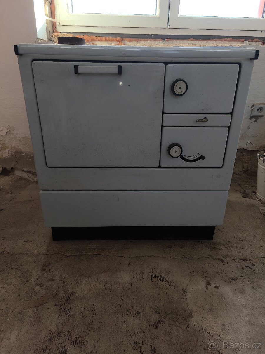 Sporák na tuhá paliva