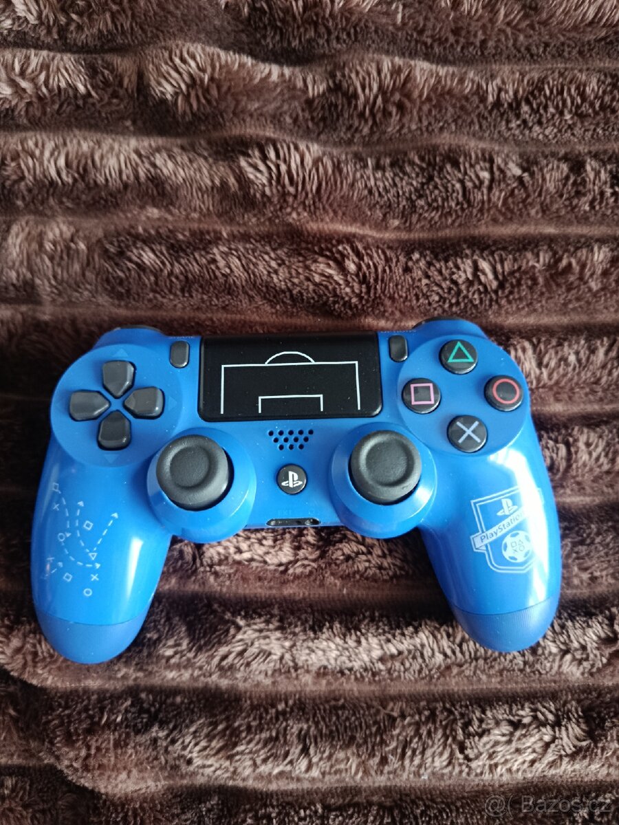 PS4 ovladač V2 originál.. cena 900kc.