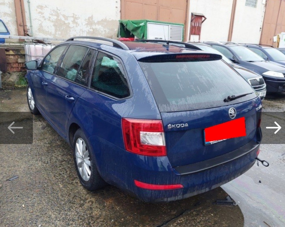 Páté dveře Škoda Octavia 3 kombi modrá tmavá