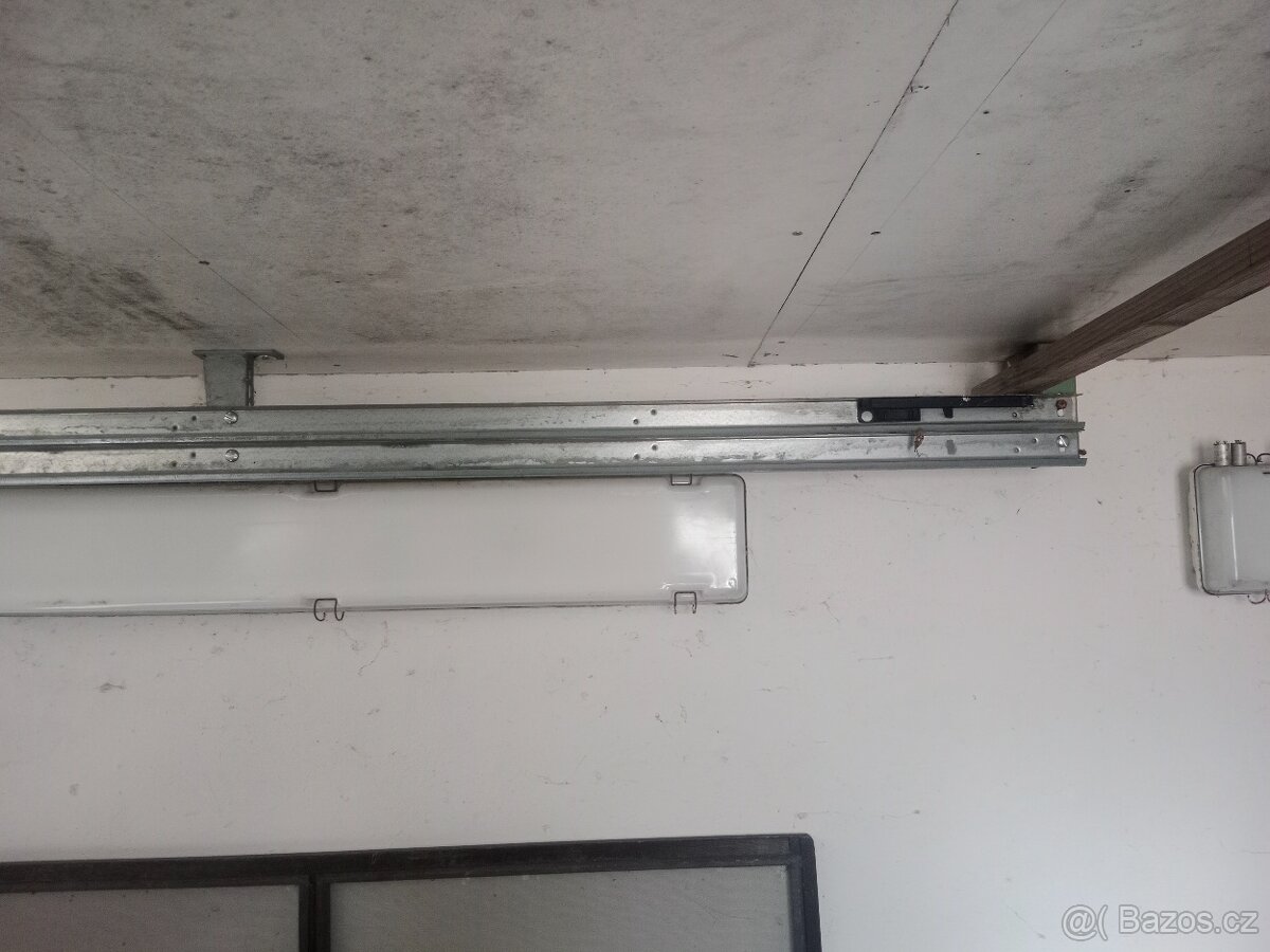 Prodám sekční garážová vrata
