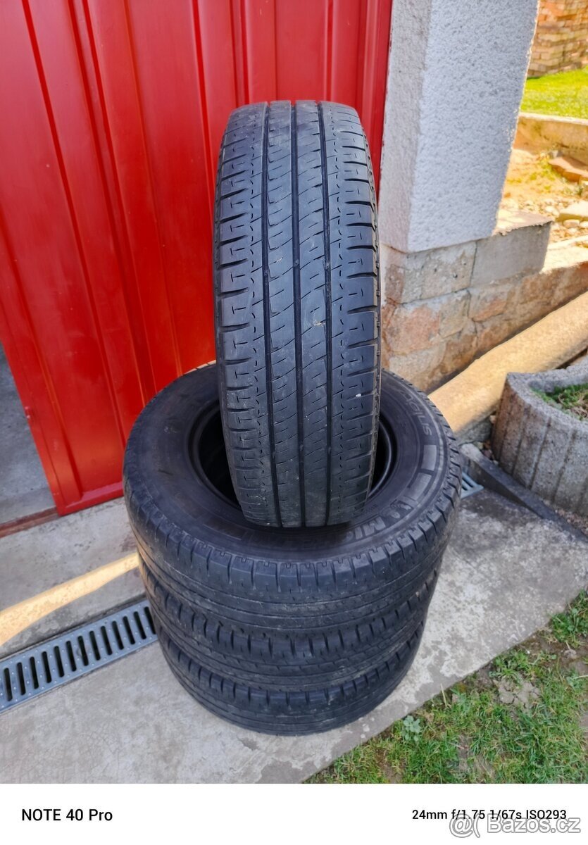 Pneu Michelin 215/70/15C letní