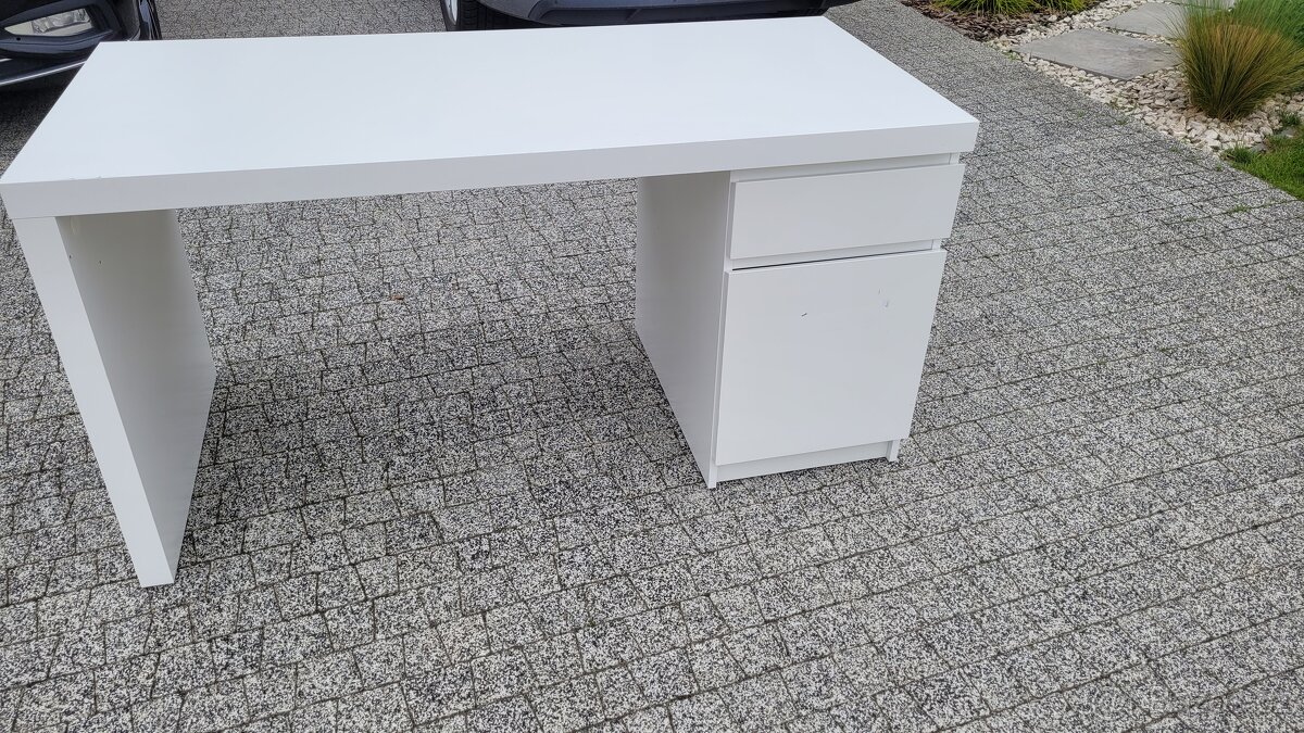 Psací stůl MALM Ikea