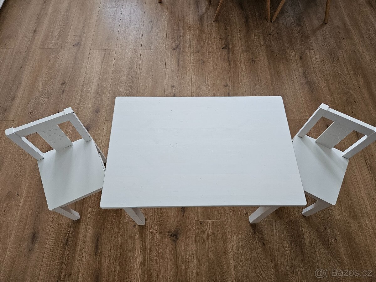 Stolek + dvě židle