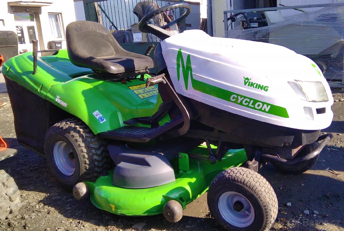 sekačka, zahradní traktor, traktůrek na trávu,
