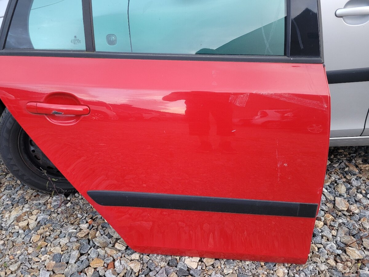 Pravé zadní dveře na škoda fabia2 combi 8151