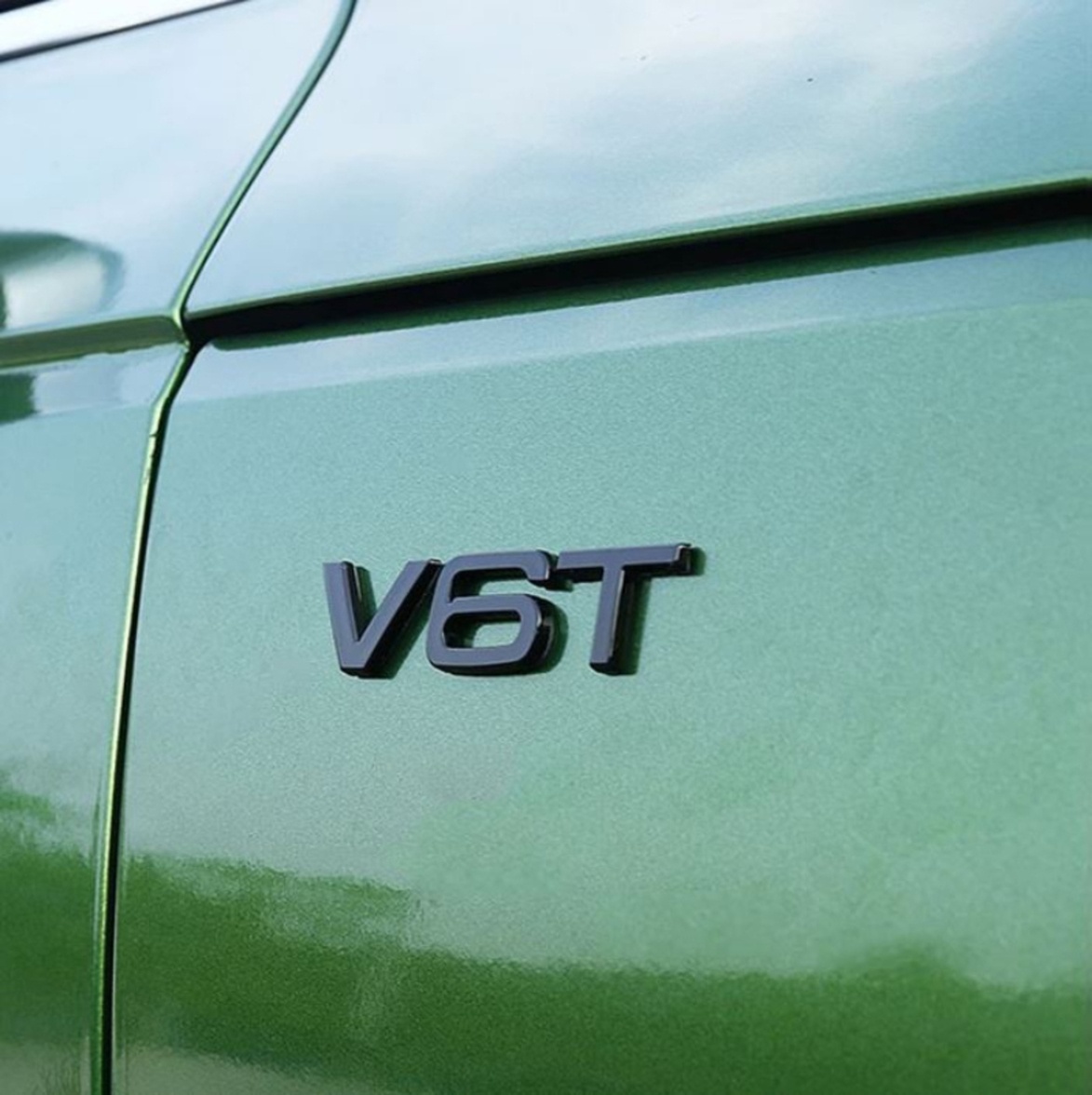 Napis logo AUDI V6T V8T oznaceni na blatnik