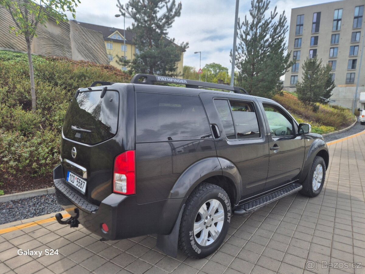 Nissan padfinder manual       2.5 nafta  4x4