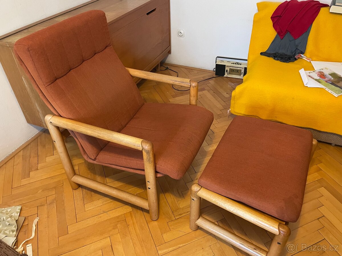 Křesla s podnožkami