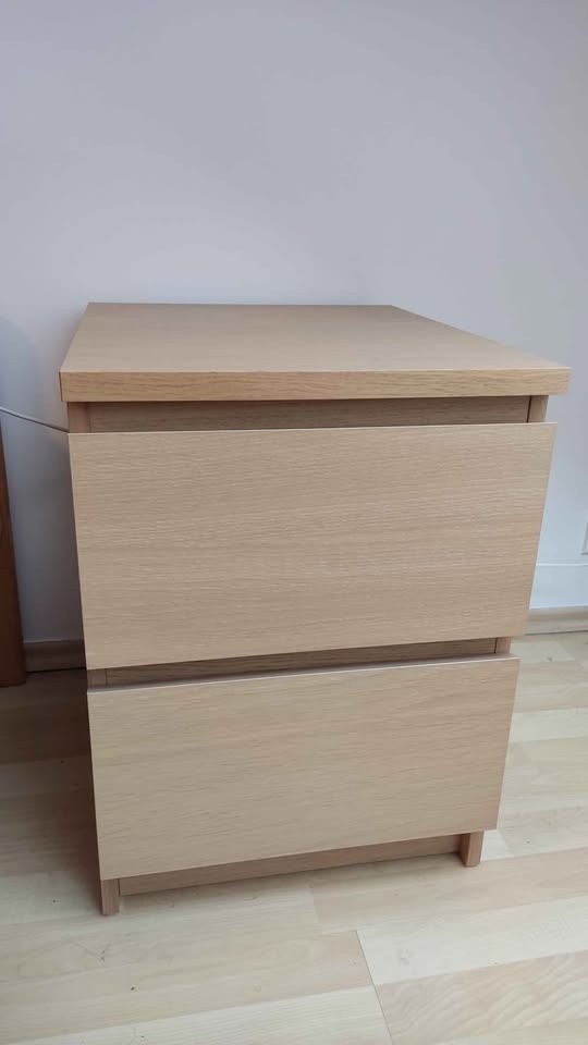 IKEA MALM malý noční stolek se zásuvkou – ve výborném stavu