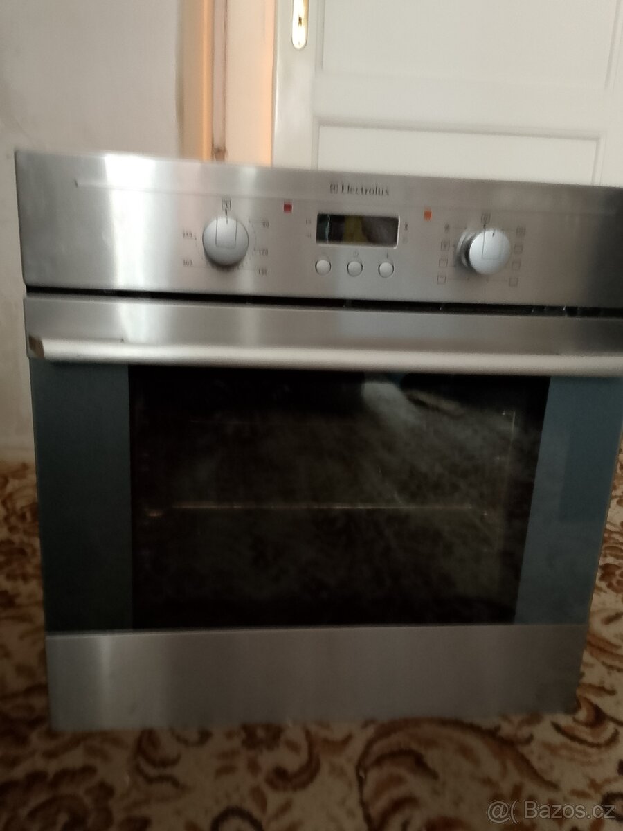 Vestavná trouba Electrolux eob 63004 x