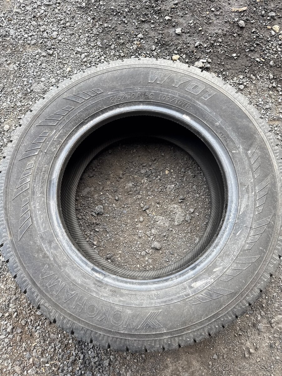 Pneumatiky zimní 215 /70R15C Yokohama WY01