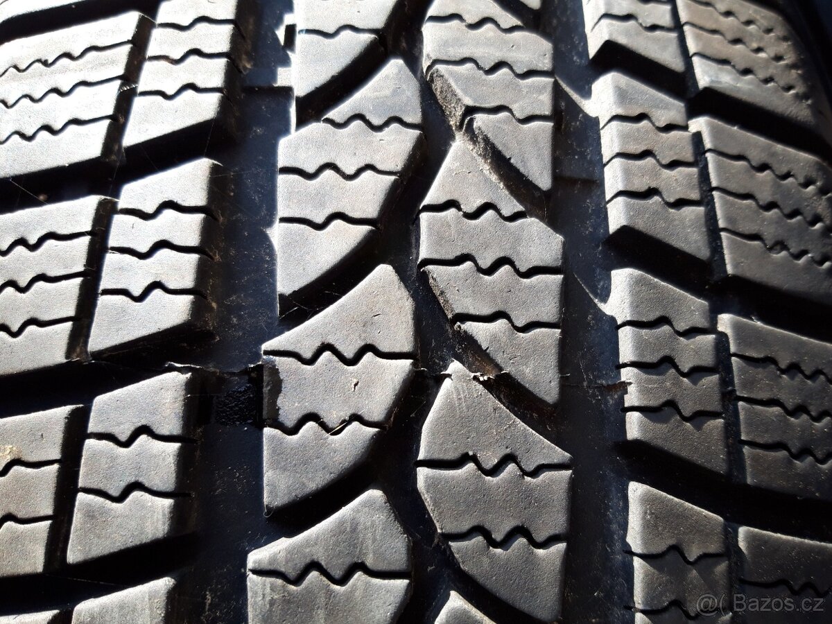 2ks pěkných zimních pneu 185/60 R15 Riken