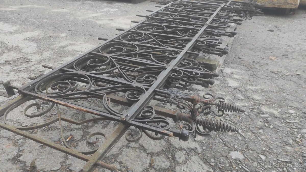 Starý železný plot, plotové dílce, 12bm