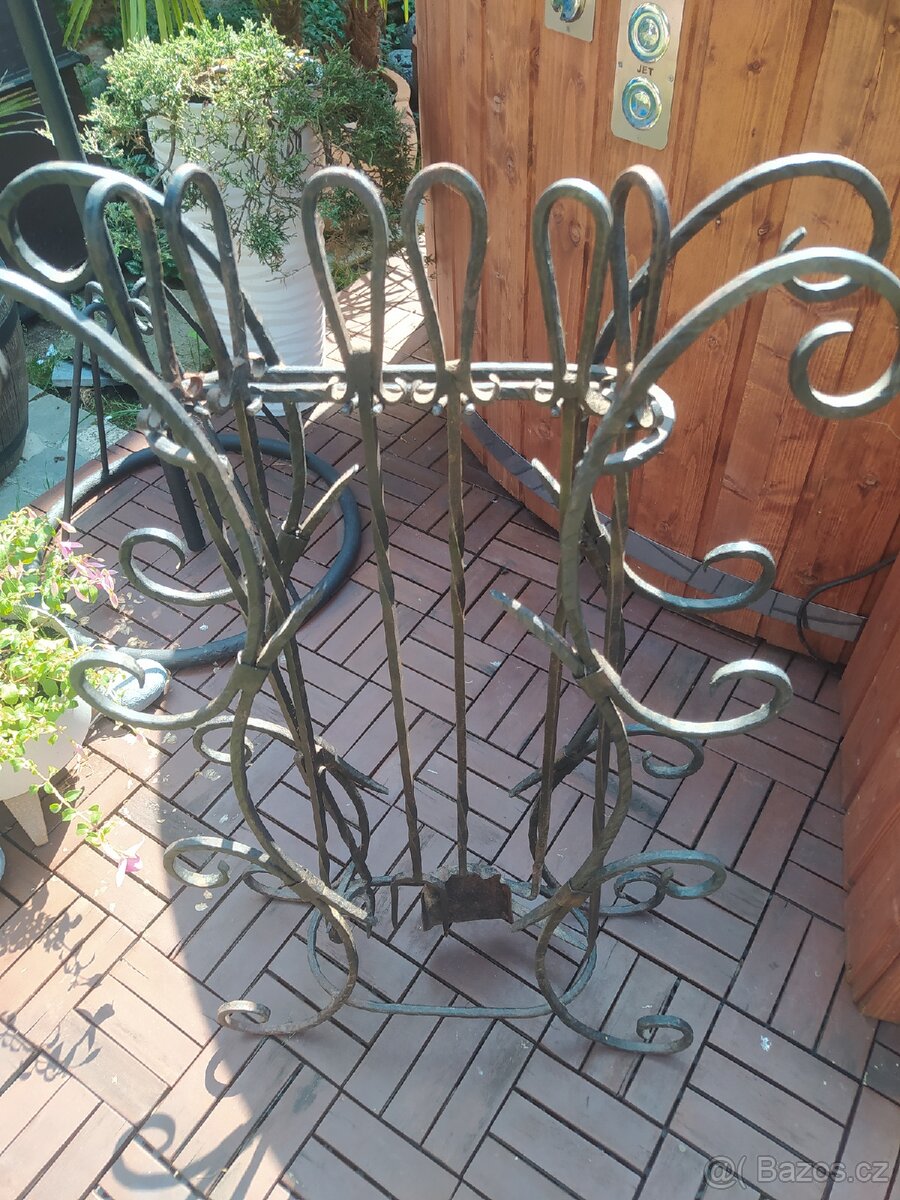 VELKÉ KRBOVÉ KOVANÉ NARADI