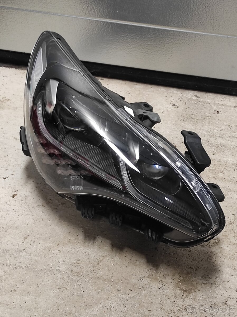 Prodám Full Led světlomety na Kia Stinger