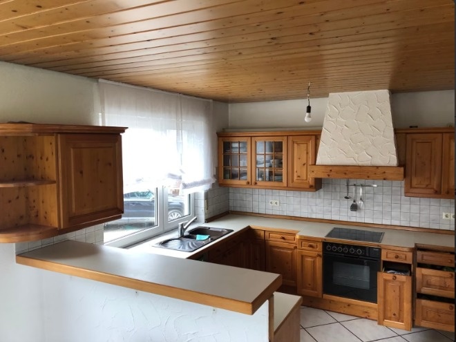 Masivní kuchyňská linka z Německa bez spotřebičů