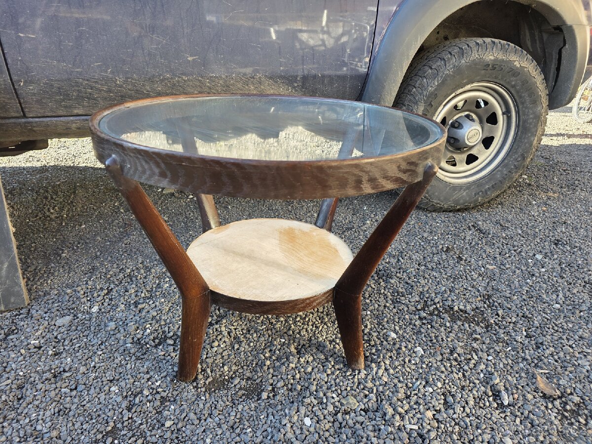 Stolek Halabala kulatý