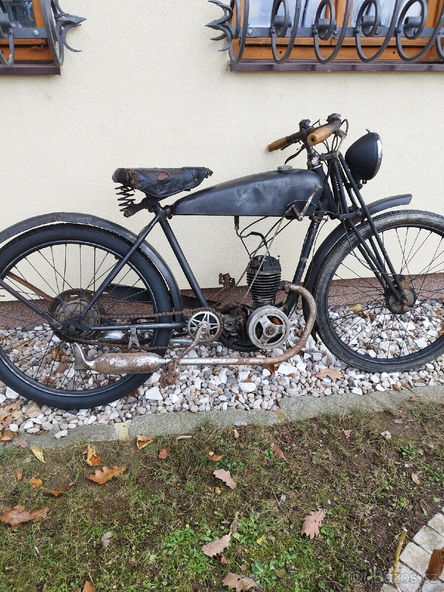 Motocykl veterán Peugeot
