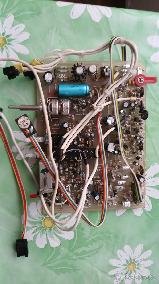 Prodám funkční magnetofonovou desku do Tesla Condoru.