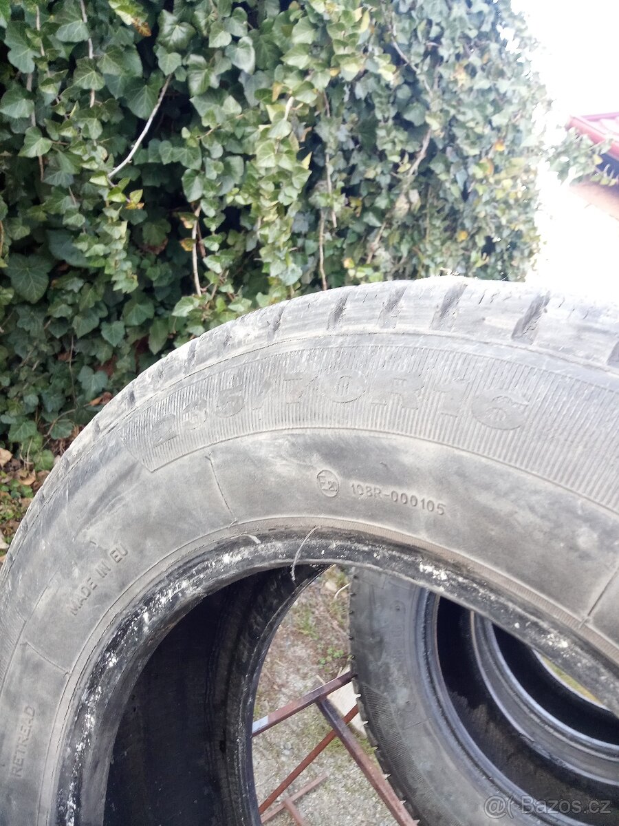 Zimní equipe 235/70r16
