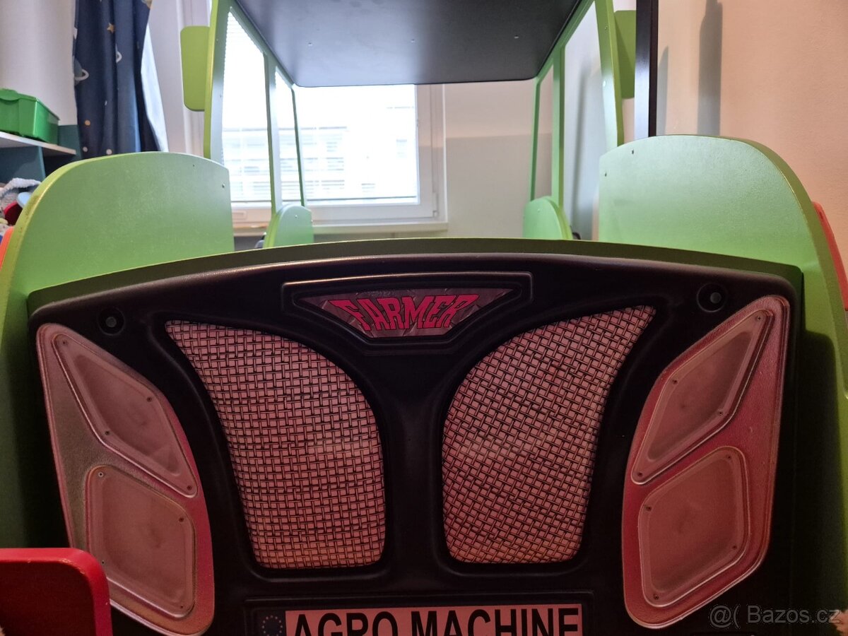 Dětská postel traktor