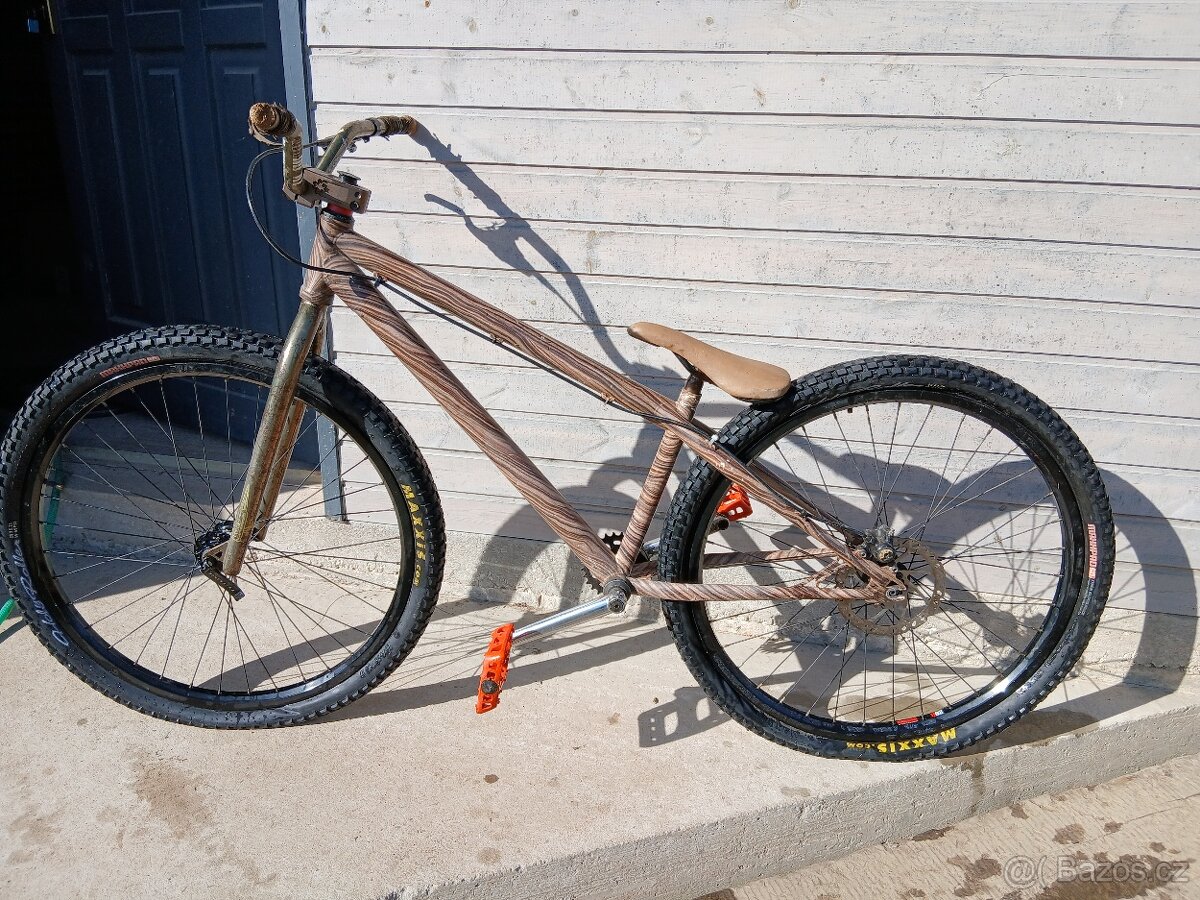 Blkmrkt dirt jump kolo custom BMX MTB