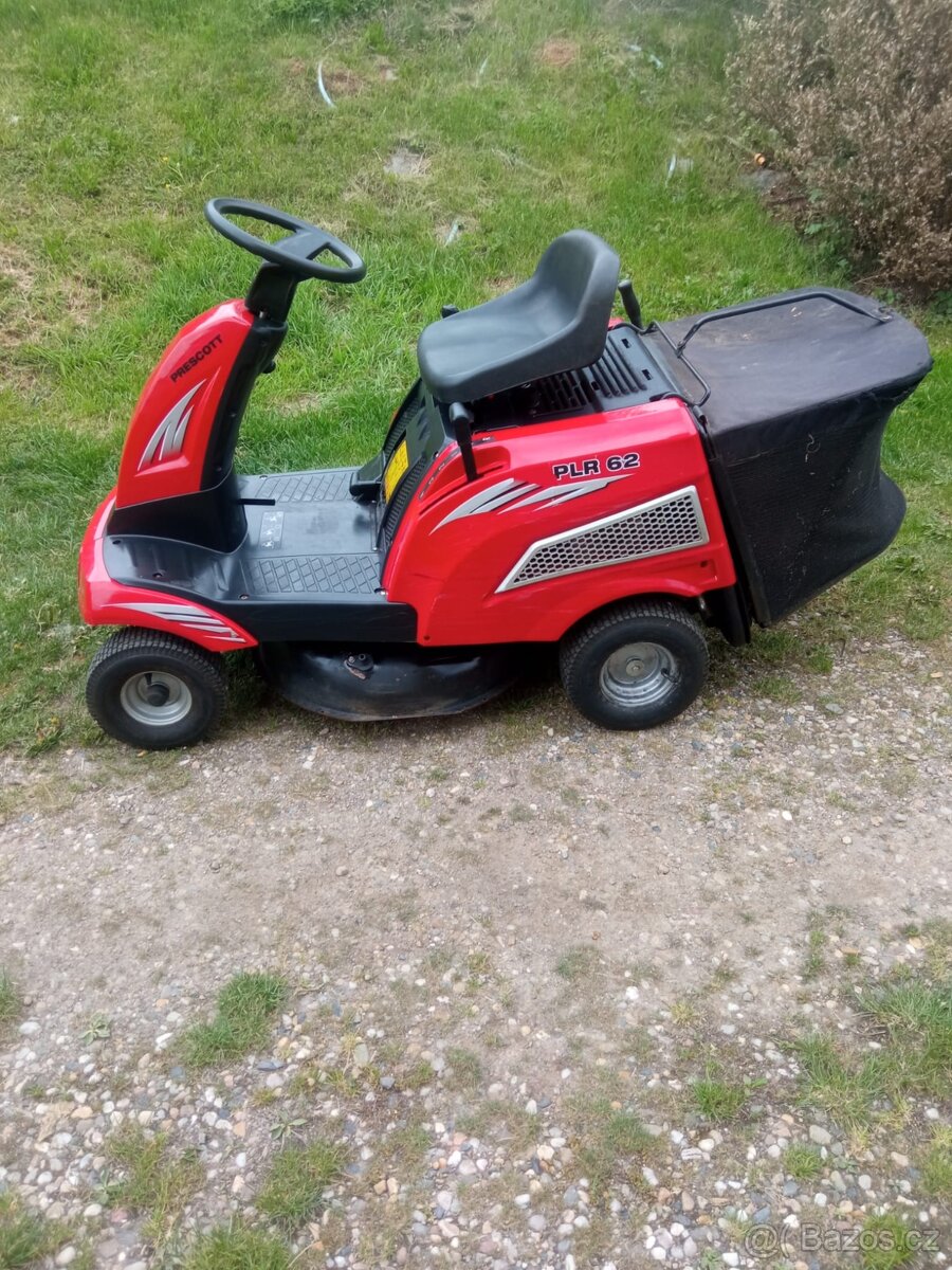 Zahradní traktůrek