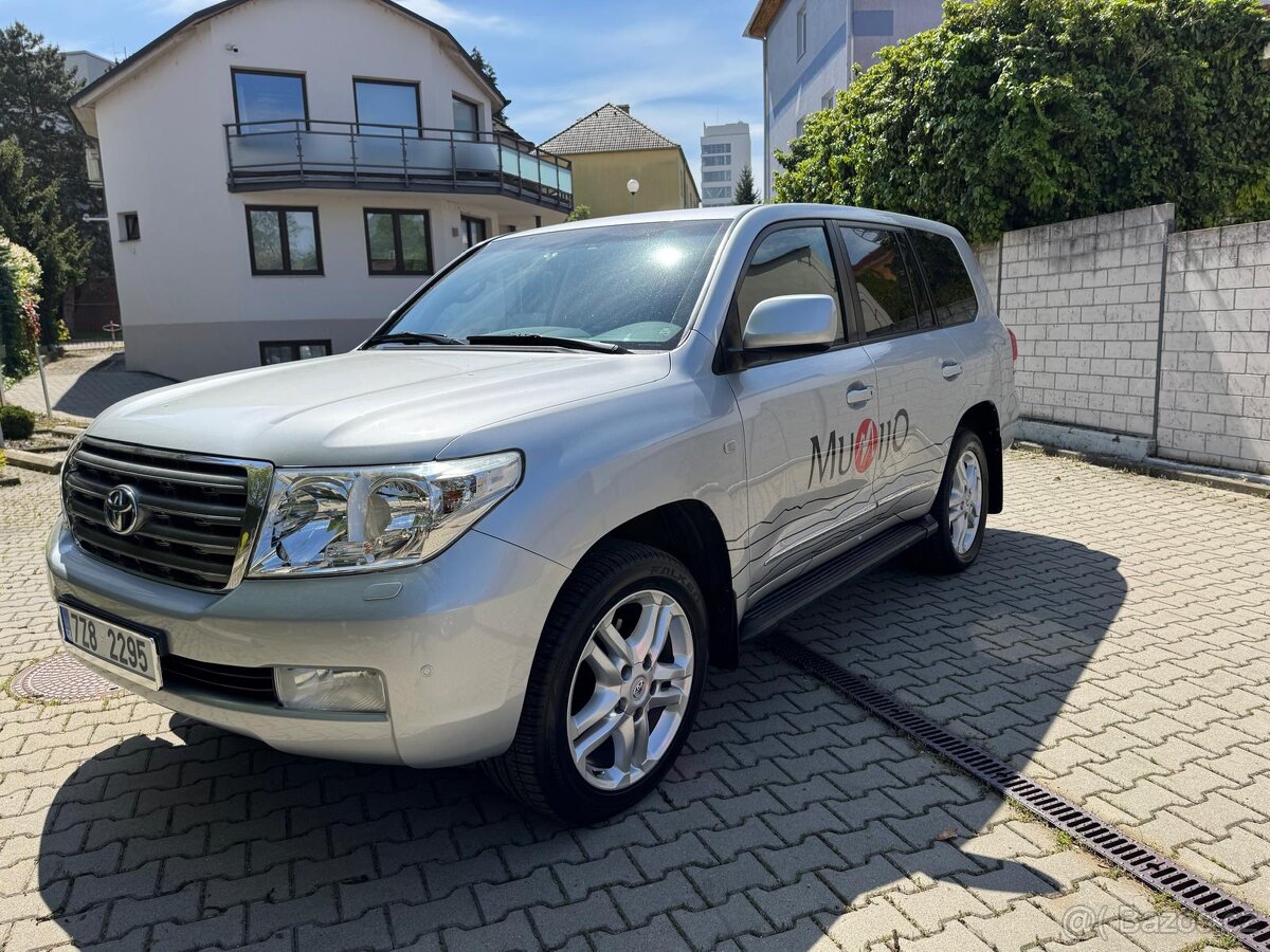 TOYOTA LAND CRUISER 4,5 D L200 TOP STAV