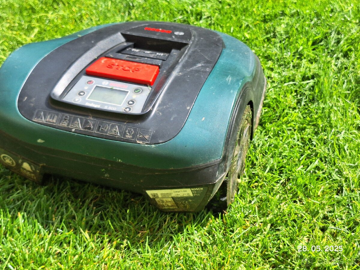 Robotická sekacka BOSCH S500 + navíc příslušenstvi