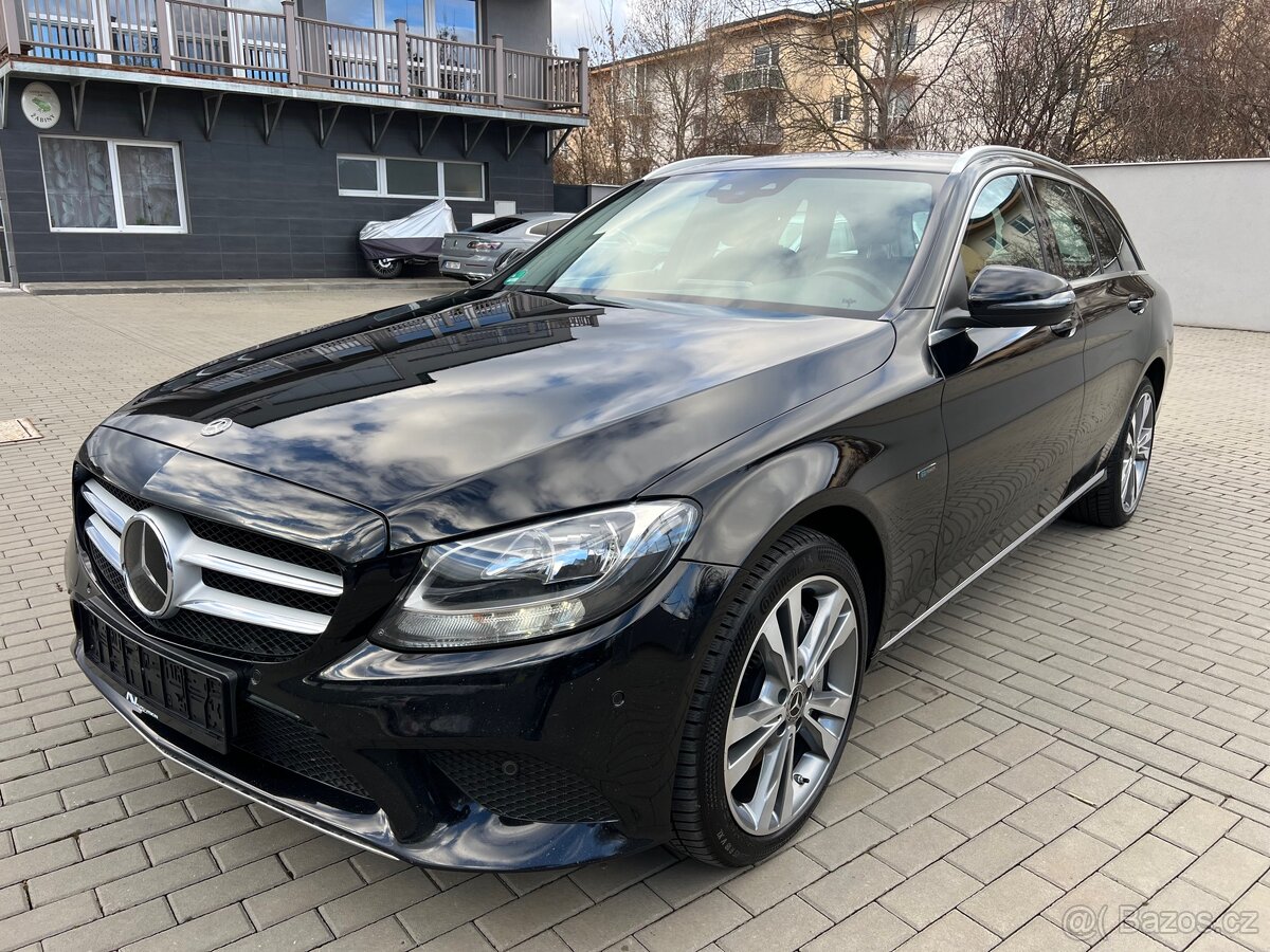 Mercedes Benz C 300de model 2021 ACC tažné nez. topení