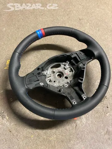 Renovovaný a upravený volant BMW E46.