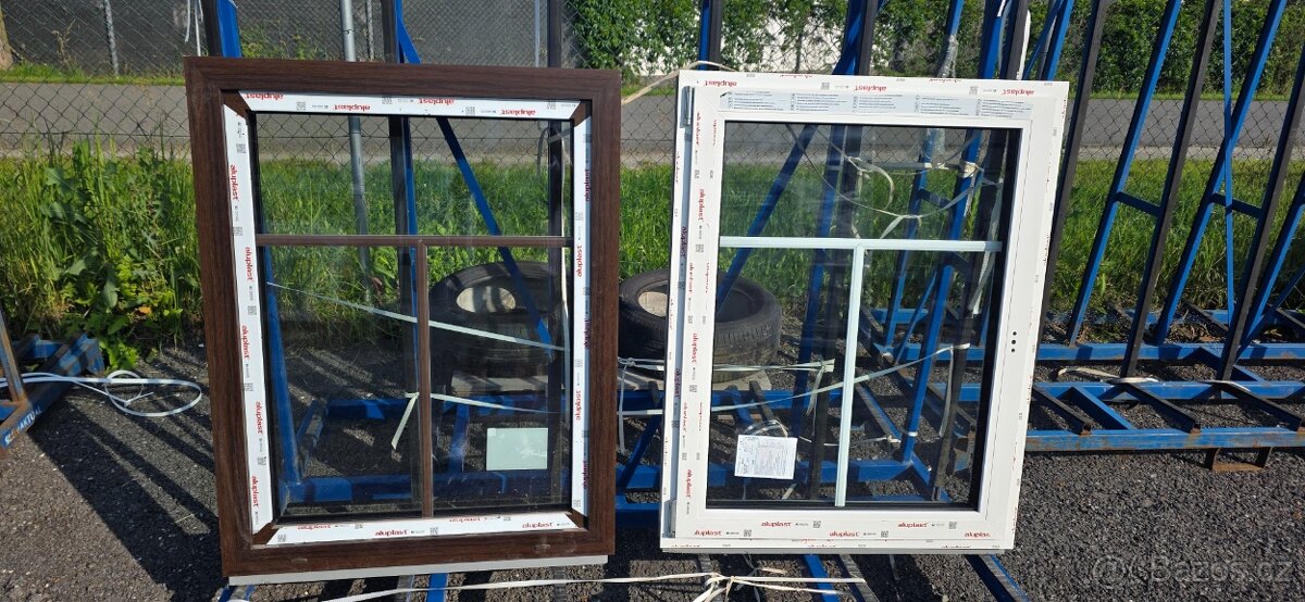 2x okno 935 x 1200 tmavý dub