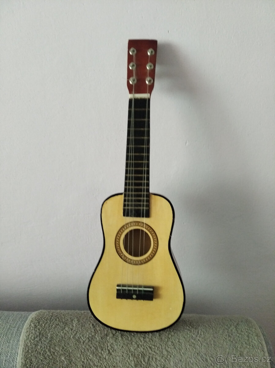 Kytara dětská.