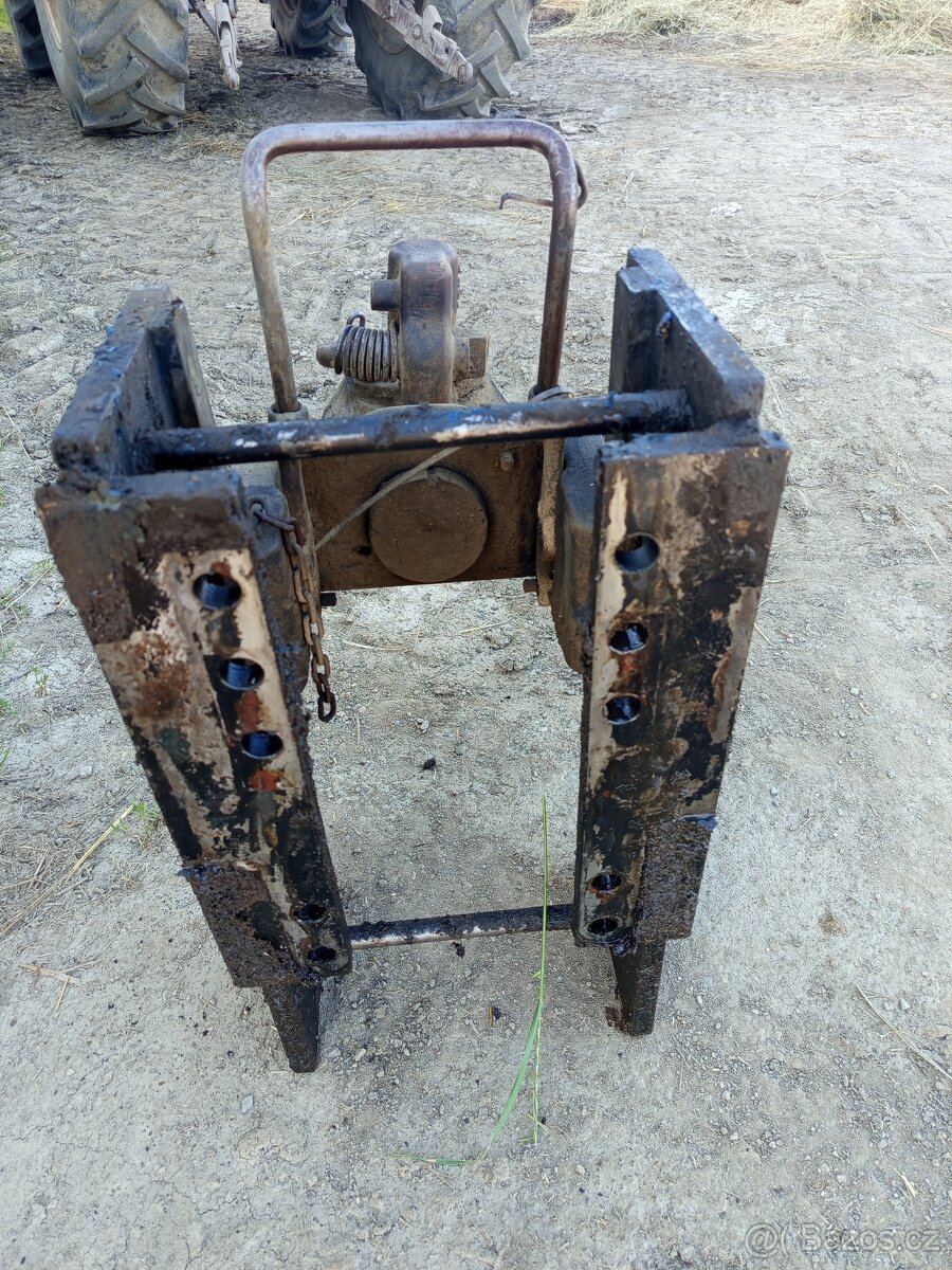 Konzole zaves