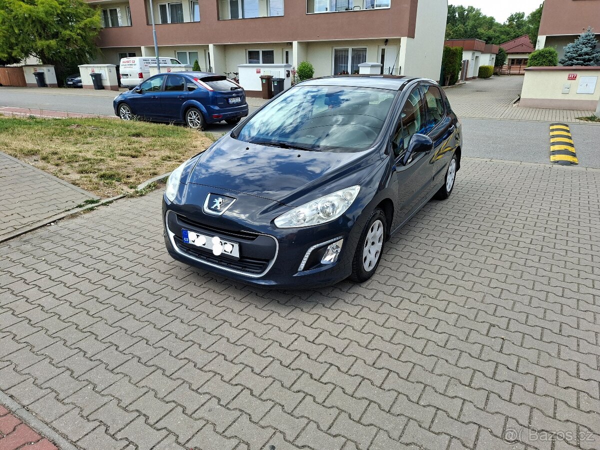 Peugeot 308 1.4 benzín 72kw koupeno v ČR