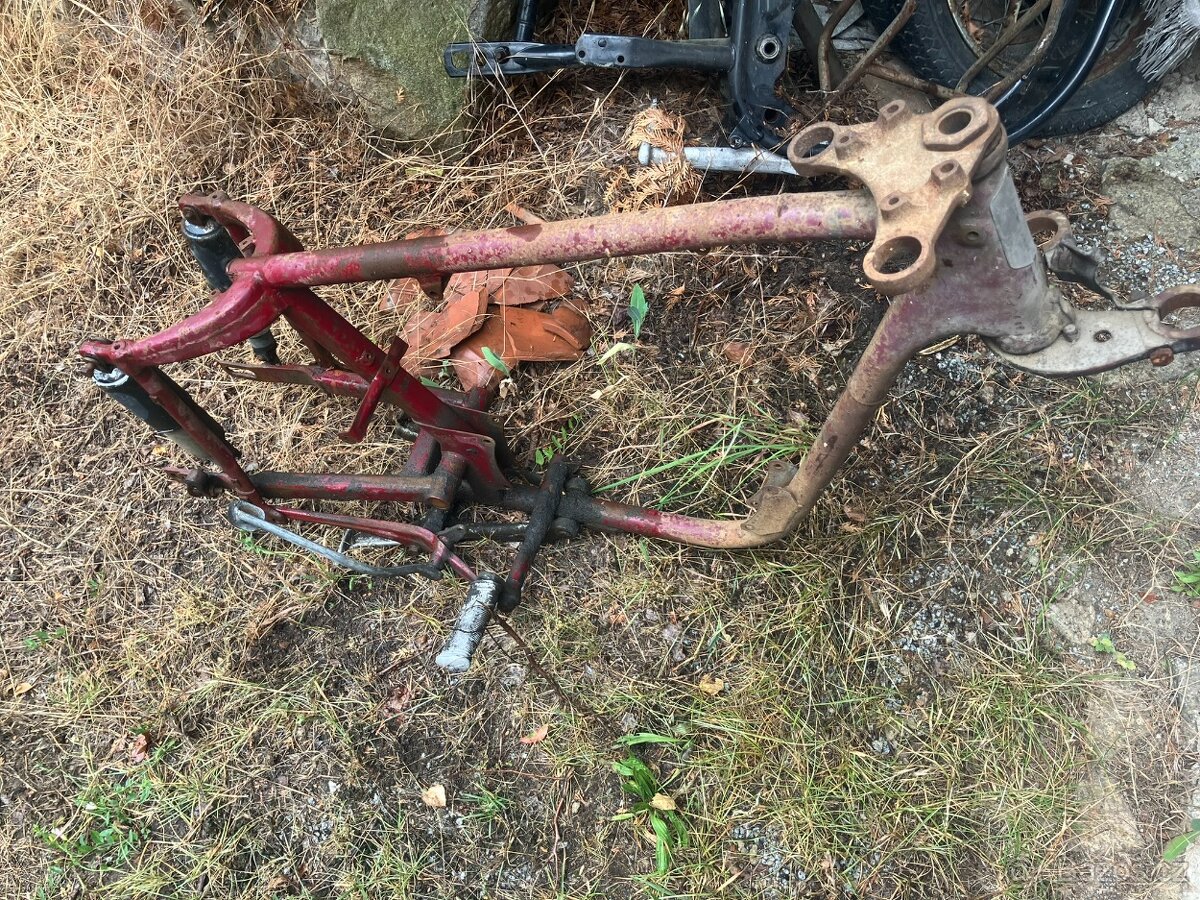 Čz 250/455 rám včetně štítku
