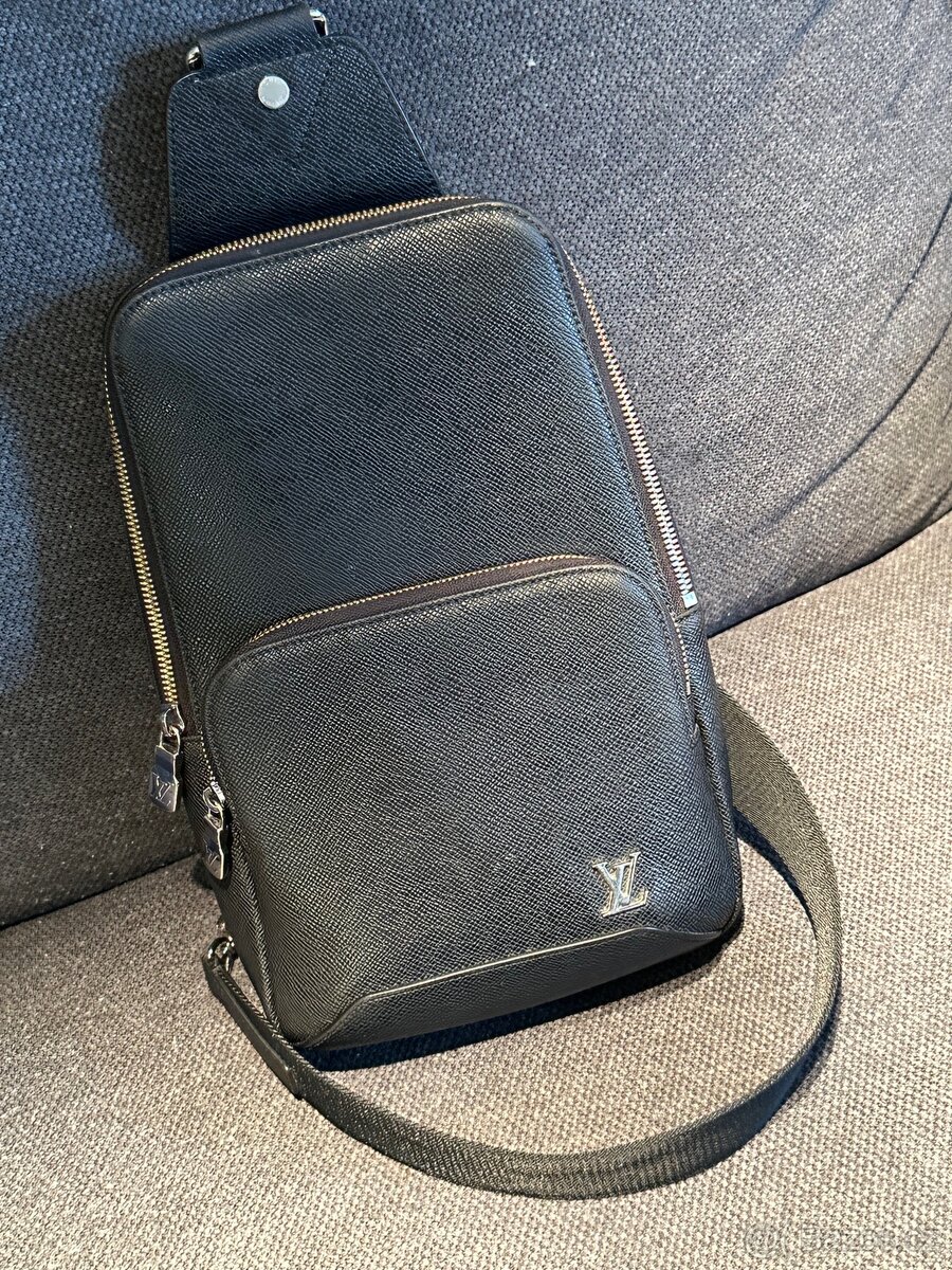Louis Vuitton Sling Kabelka